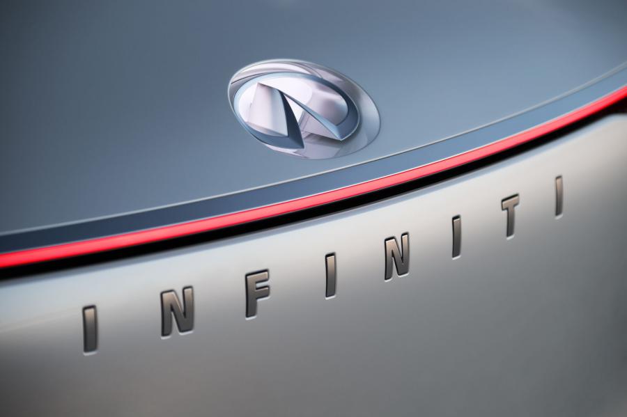 Логотип Infiniti Q Inspiration Concept 2018 года  (фото 45 из 60)